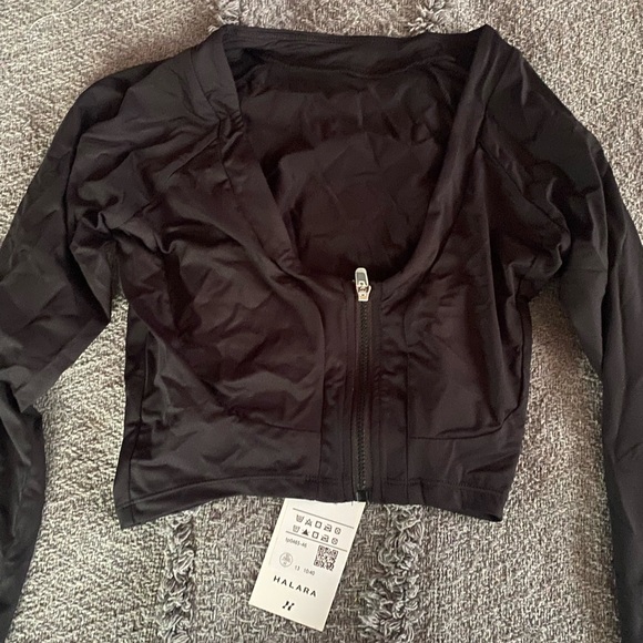 Halara Long Sleeve - Picture 2 of 2